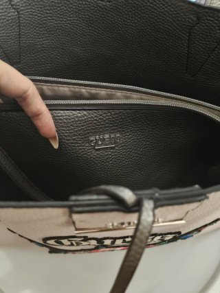 Bolso Guess con Flores Bordadas