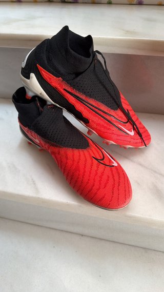 Botas Nike Phantom Rojas y Negras