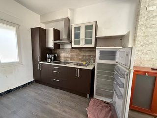 Cocina completa marrón y blanca