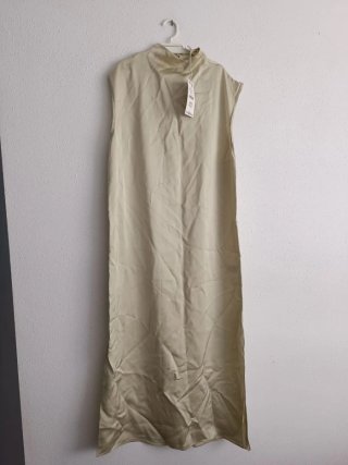 Vestido Zara satinado cuello alto talla única