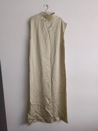 Vestido Zara satinado cuello alto talla única