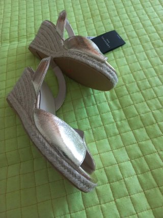 Sandalias doradas Cortefiel talla 40 nuevas