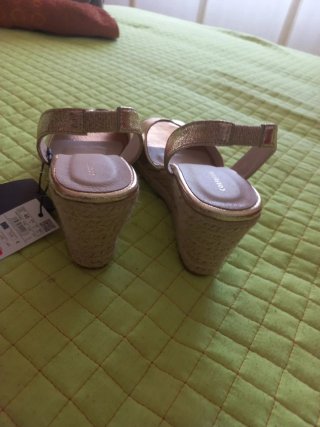 Sandalias doradas Cortefiel talla 40 nuevas