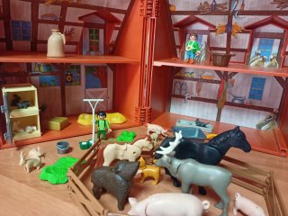 Granja Playmobil con animales y figura