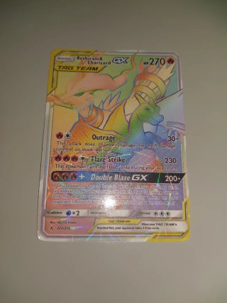 Carta Pokémon Reshiram & Charizard GX TAG TEAM