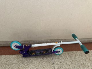 Patinete infantil morado y turquesa