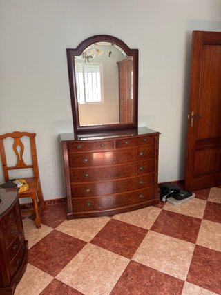 Armario de madera con 6 puertas