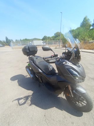 Maxi Scooter Negra y Gris