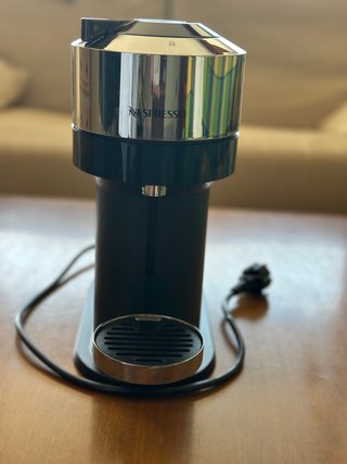 Cafetera Nespresso Vertuo Next Deluxe Negra