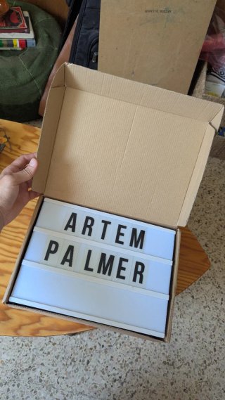 Caja de Luz Flying Tiger con Letras