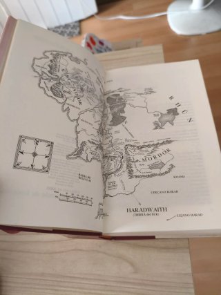 "El Señor de los Anillos" por J.R.R. Tolkien