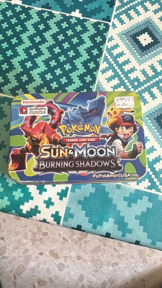 Cartas Pokémon V - Caja Metálica
