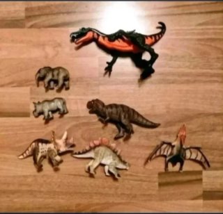 Lote de figuras de dinosaurios y animales
