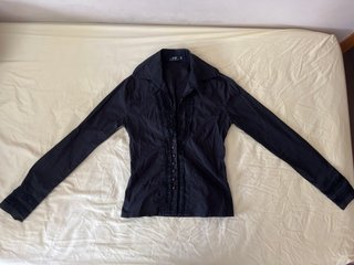 Camisa negra