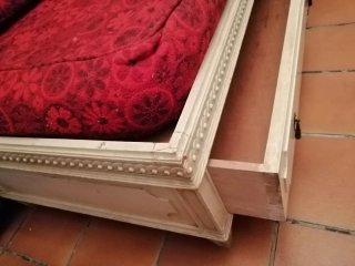 Sofá banco madera tapizado rojo