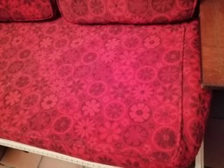 Sofá banco madera tapizado rojo