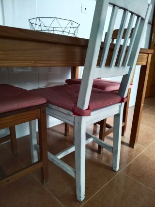 Mesa comedor madera. Con 3 Sillas
