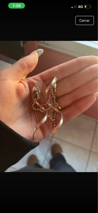 Pendientes largos dorados y plateados