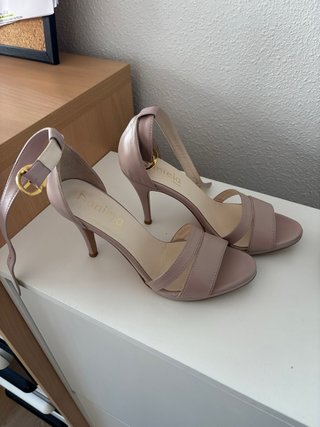 Zapato de tacón elegante