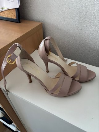 Zapato de tacón elegante