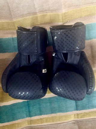 Pack Buddha Fight Wear: Guantes y Espinilleras