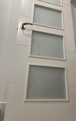 Puerta interior blanca con cristales