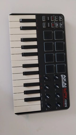 Akai MPK Mini Teclado Controlador MIDI