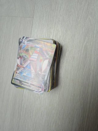 Taco de cartas y cinco super raras