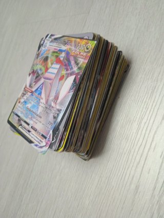 Taco de cartas y cinco super raras
