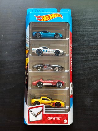 Hot Wheels Corvette 5 Car Set