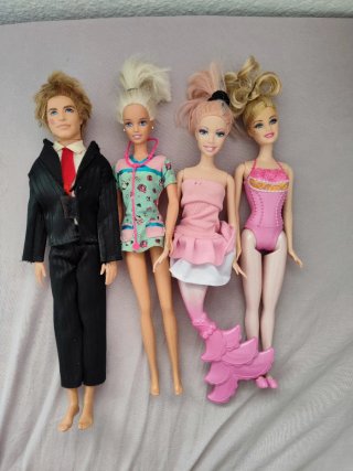 Lote de 4 Muñecas Barbie y Ken