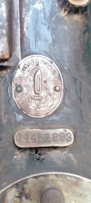 Máquina de coser Singer antigua negra 190€