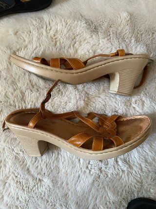 Sandalias de tacón marrones