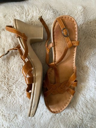 Sandalias de tacón marrones