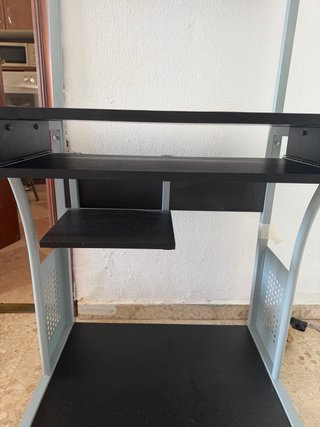 Mesa de ordenador negra