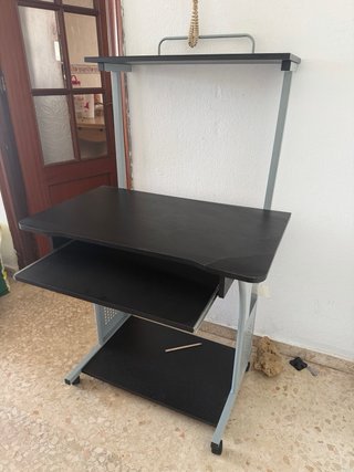 Mesa de ordenador negra