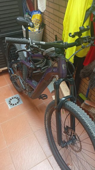 Bicicleta Eléctrica Morada