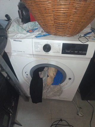 Lavadora Hisense va bien sin puerta