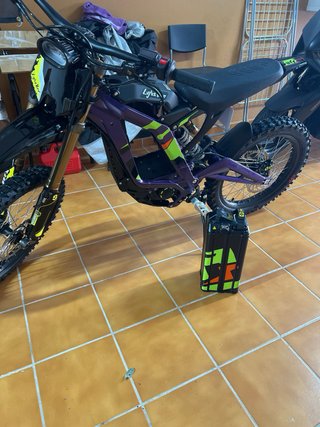 Surron Light Bee X Morado