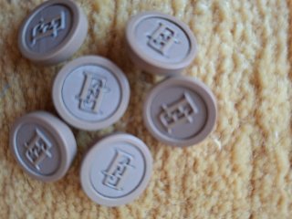 6 Botones con diseño Fendi