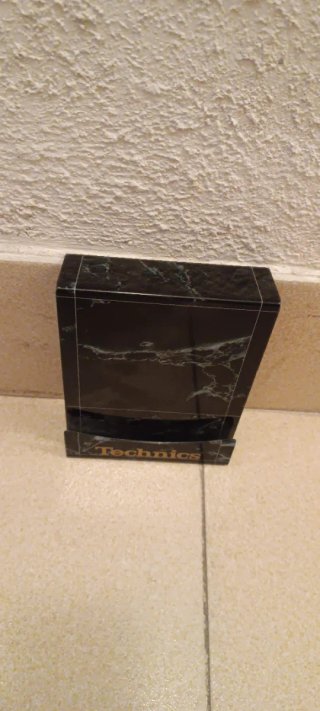Letrero Technics Negro Marmoleado