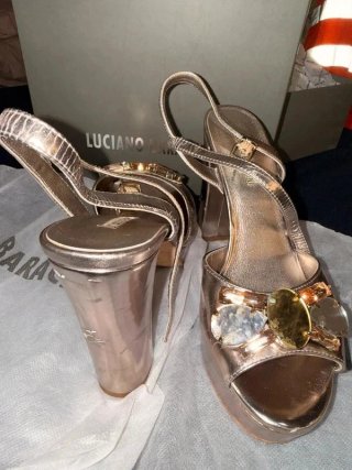 Zapatos de tacón Luciano Barachini dorados