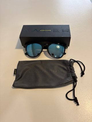 Gafas de sol Hawkers negras y doradas