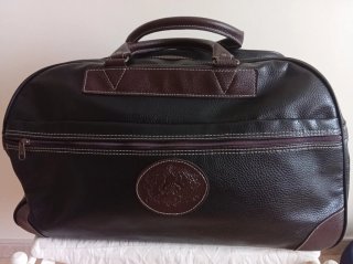 Bolsa de viaje de cuero negra y marrón