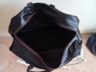 Bolsa de viaje de cuero negra y marrón