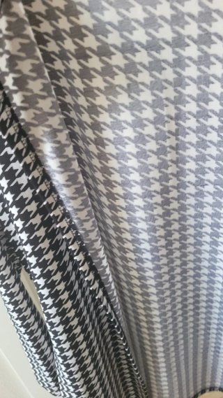 Chaqueta larga fina estampado pata de gallo.
