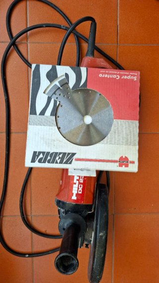 Radial Hilti DC 230 con disco de regalo
