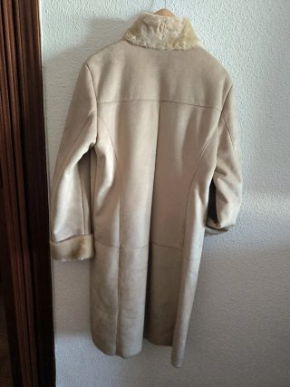 Abrigo largo efecto ante beige
