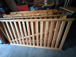 Litera de madera con cajón