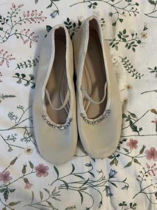 Bailarinas de Zara beige con pedrería